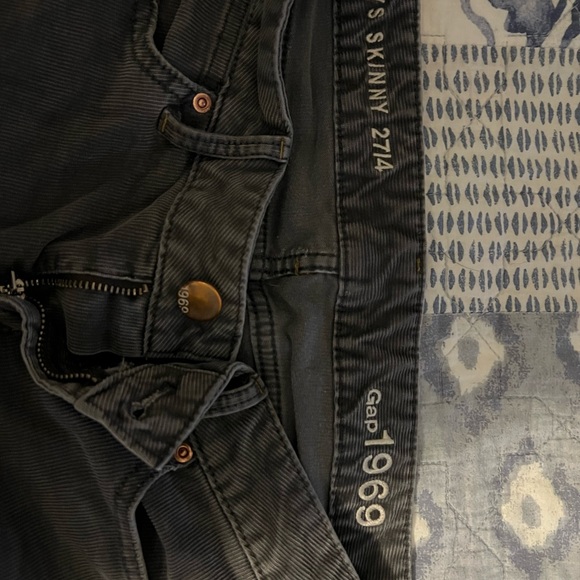 Mid rise grey Gap corduroys size 27/4 - Picture 3 of 3